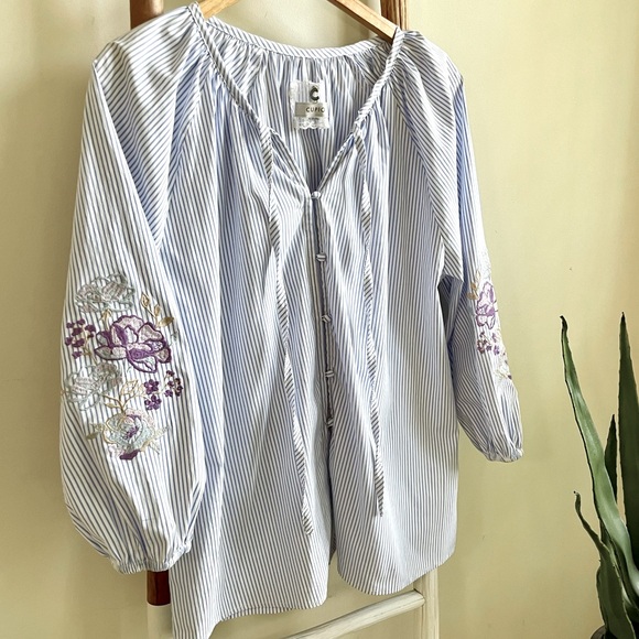 ⚡️SALE⚡️Cupio - striped blue top with floral elbow embroidery - Picture 2 of 5